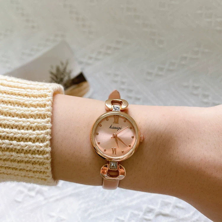 Women's Alloy Case Ordinary Glass Mirror Small Dial Thin Belt Retro Niche Chic Literary Style Watch - Image 4