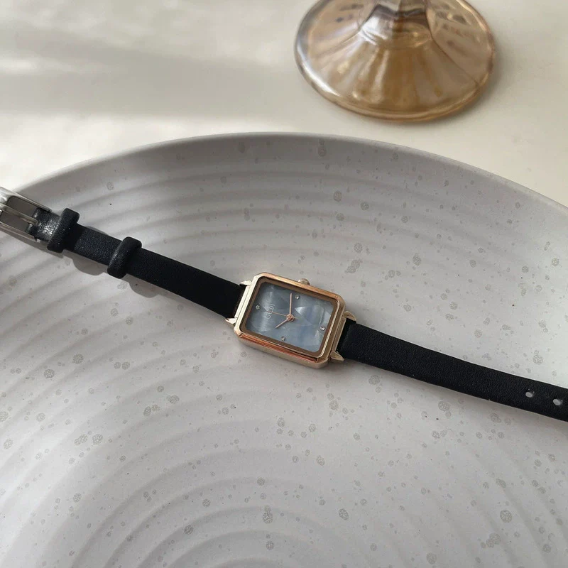 Women's Alloy Case Rectangular Quartz Face Watch With Ordinary Glass Mirror - Image 3
