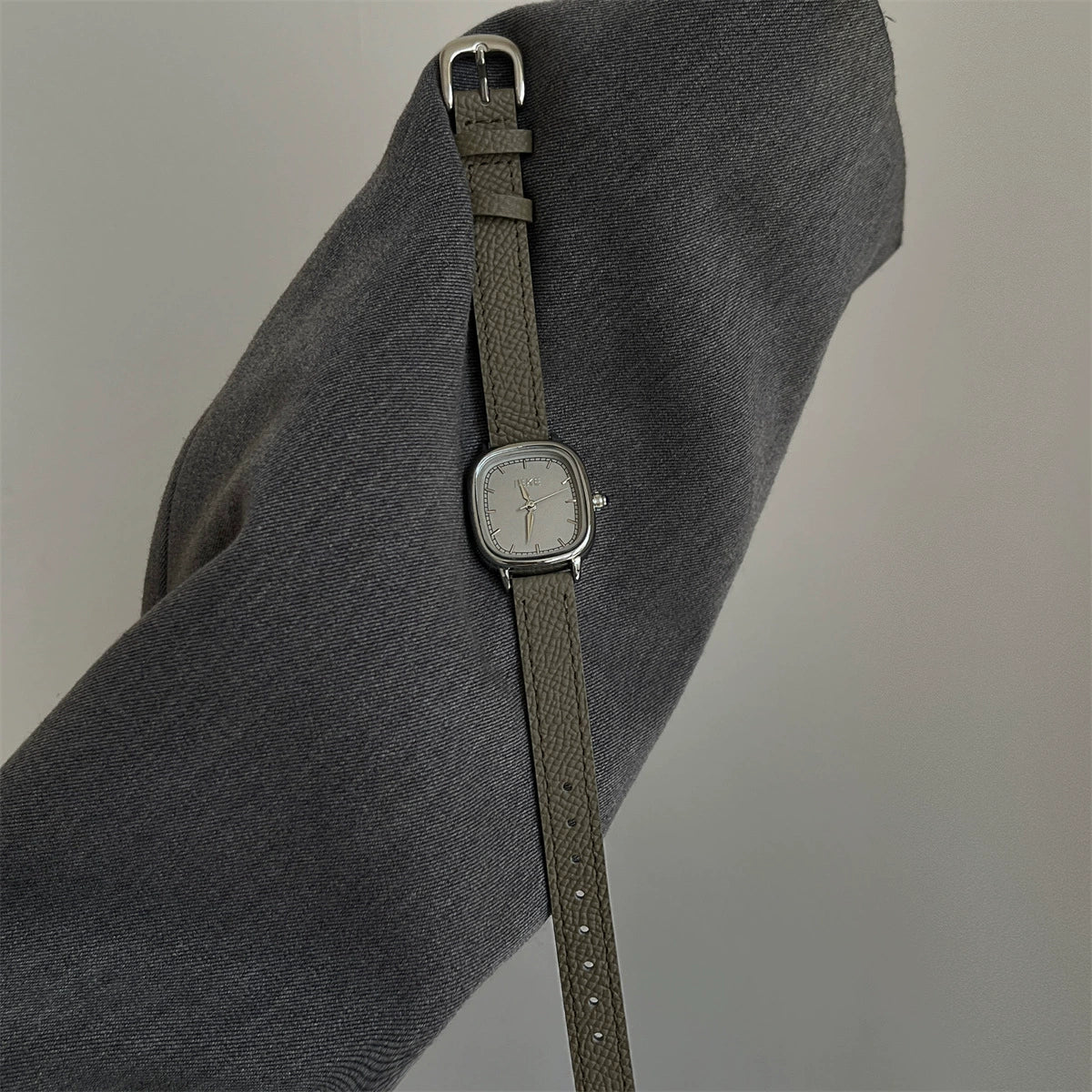 Women's Alloy Case Snakehead Watch Medieval Style Grey Belt - Image 8