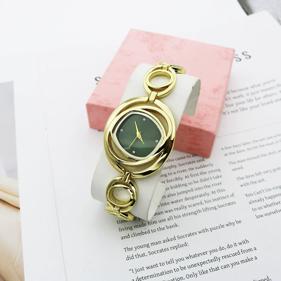 Women's Alloy Fashion Quartz Watch With Rhombus Dial - Image 4