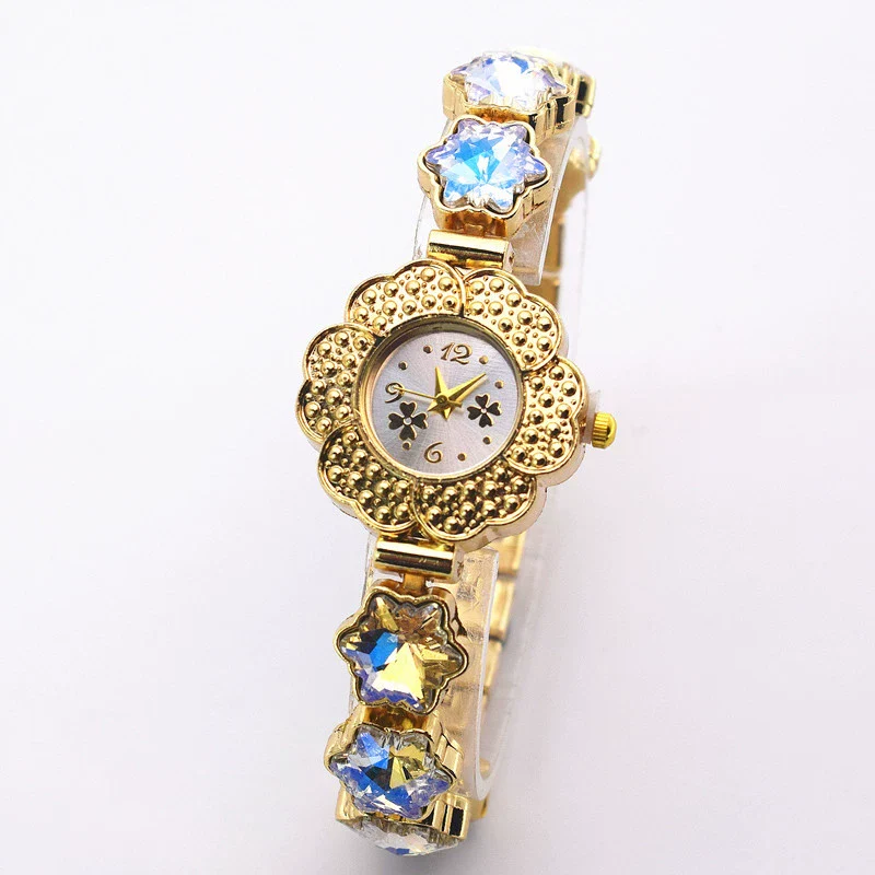 Women's Alloy Flowershaped Leisure Luxury Watch - Image 4