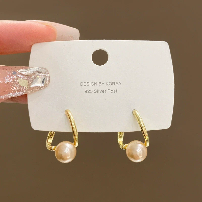 Women's Alloy Geometric Earrings With Electroplating Light Luxury Niche Elegant Maillard Color Irregular Champagne Pearl Ear Buckle - Image 6
