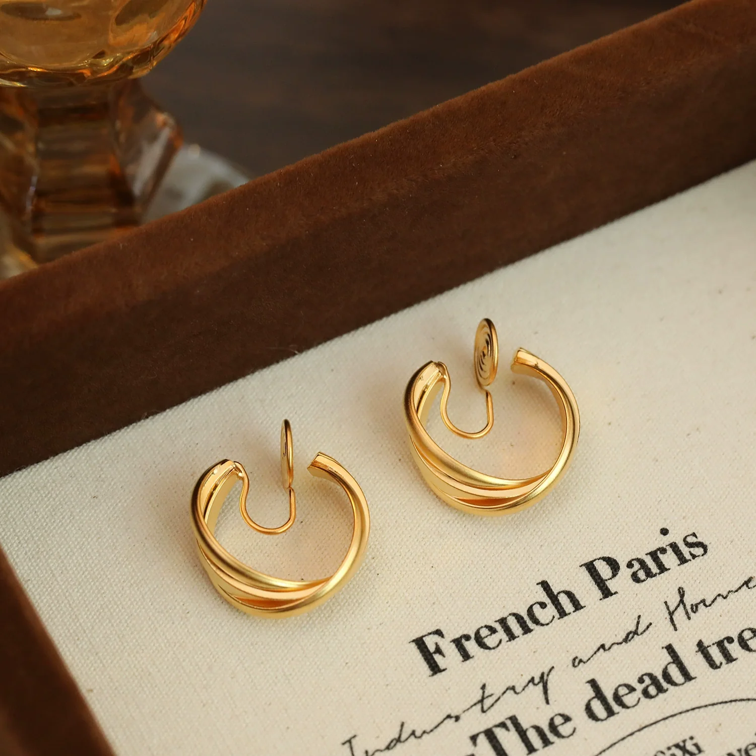 Women's Alloy Geometric Simple Matte 14K Gold Plated Round Twisted Ear Clip Earrings