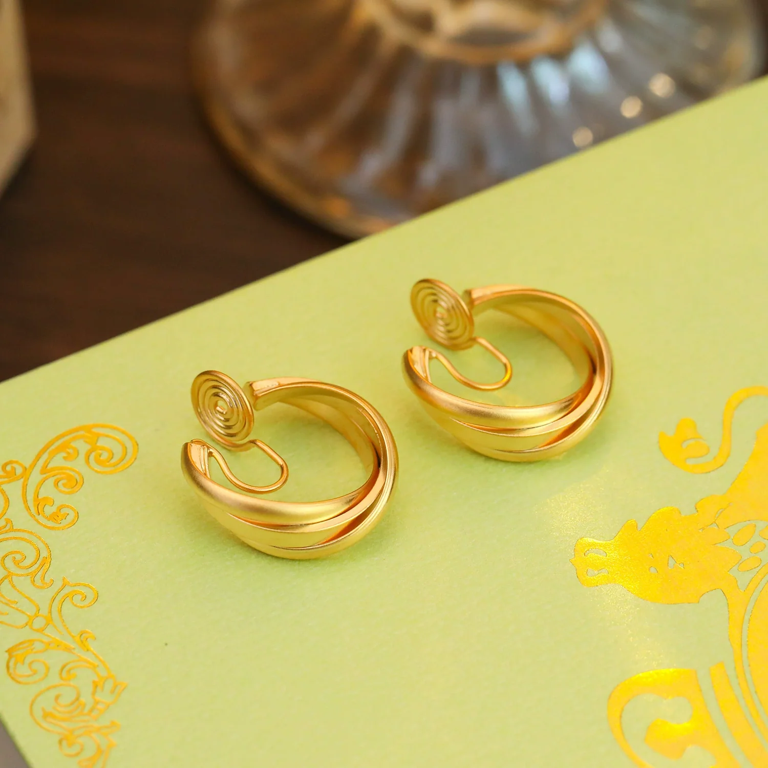 Women's Alloy Geometric Simple Matte 14K Gold Plated Round Twisted Ear Clip Earrings - Image 2