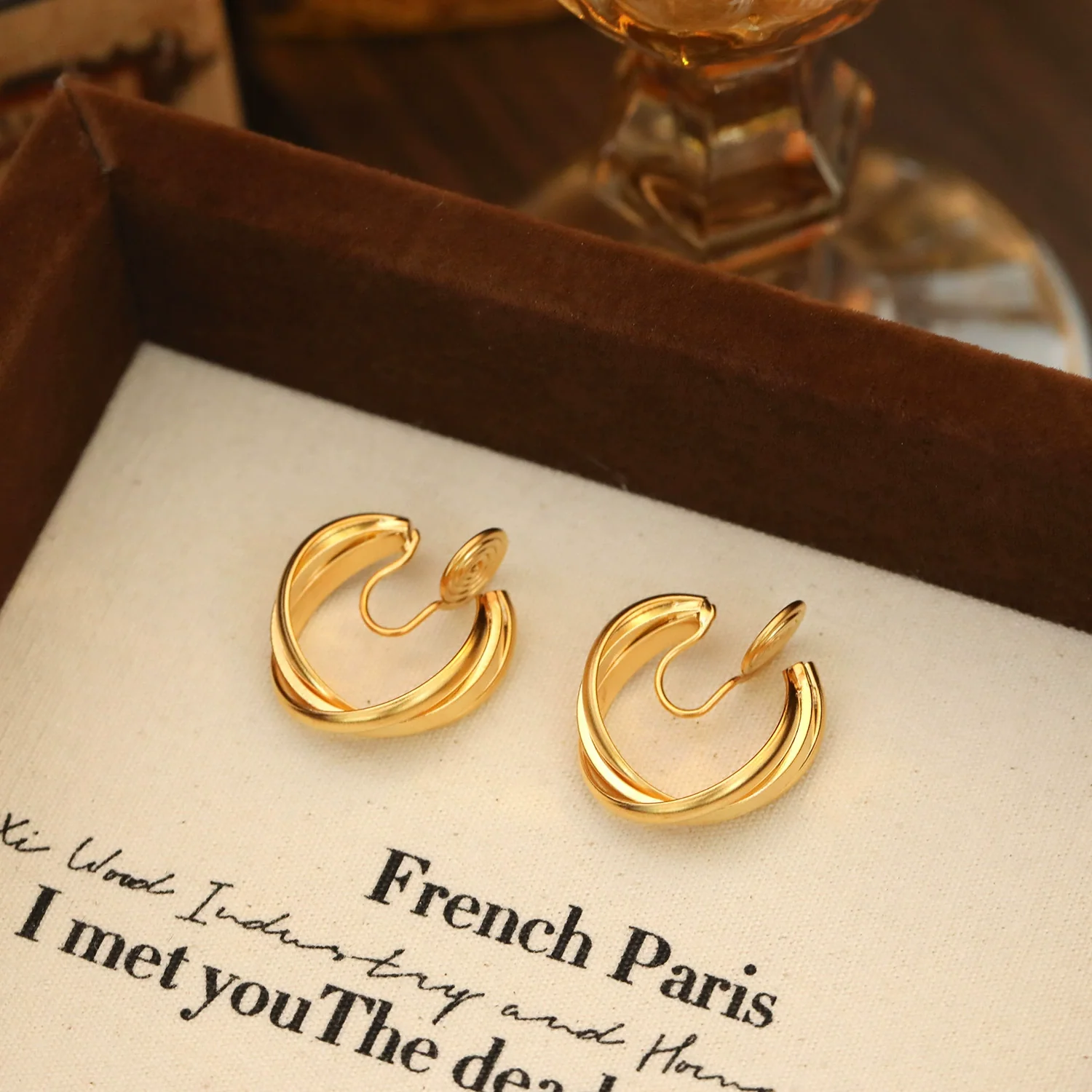 Women's Alloy Geometric Simple Matte 14K Gold Plated Round Twisted Ear Clip Earrings - Image 3