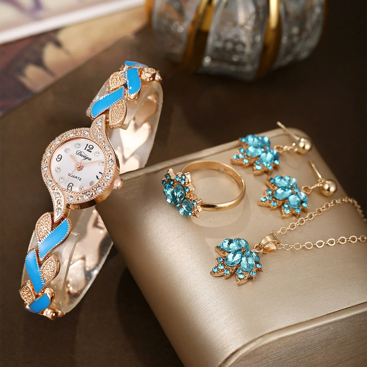 Women's Alloy Leaf Pendant Bracelet Quartz Watch Jewelry Set With Round Dial And Stainless Steel Buckle - Image 2