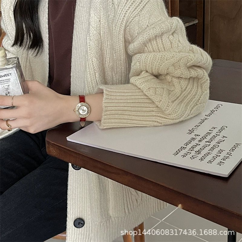 Women's Alloy Quartz Belt Watch Artistic Classic Retro Style Round Shape - Image 2