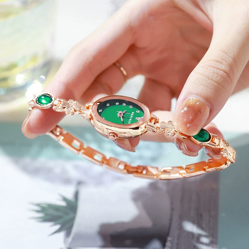 Women's Alloy Quartz Bracelet Watch Light Luxury Oval Dial Leisure Style - Image 4