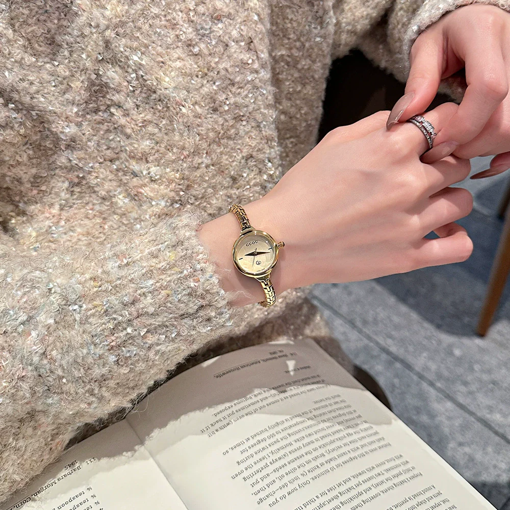Women's Alloy Quartz Watch Round Dial Retro Fashion Style Jewelry Buckle Mineral Reinforced Glass Mirror