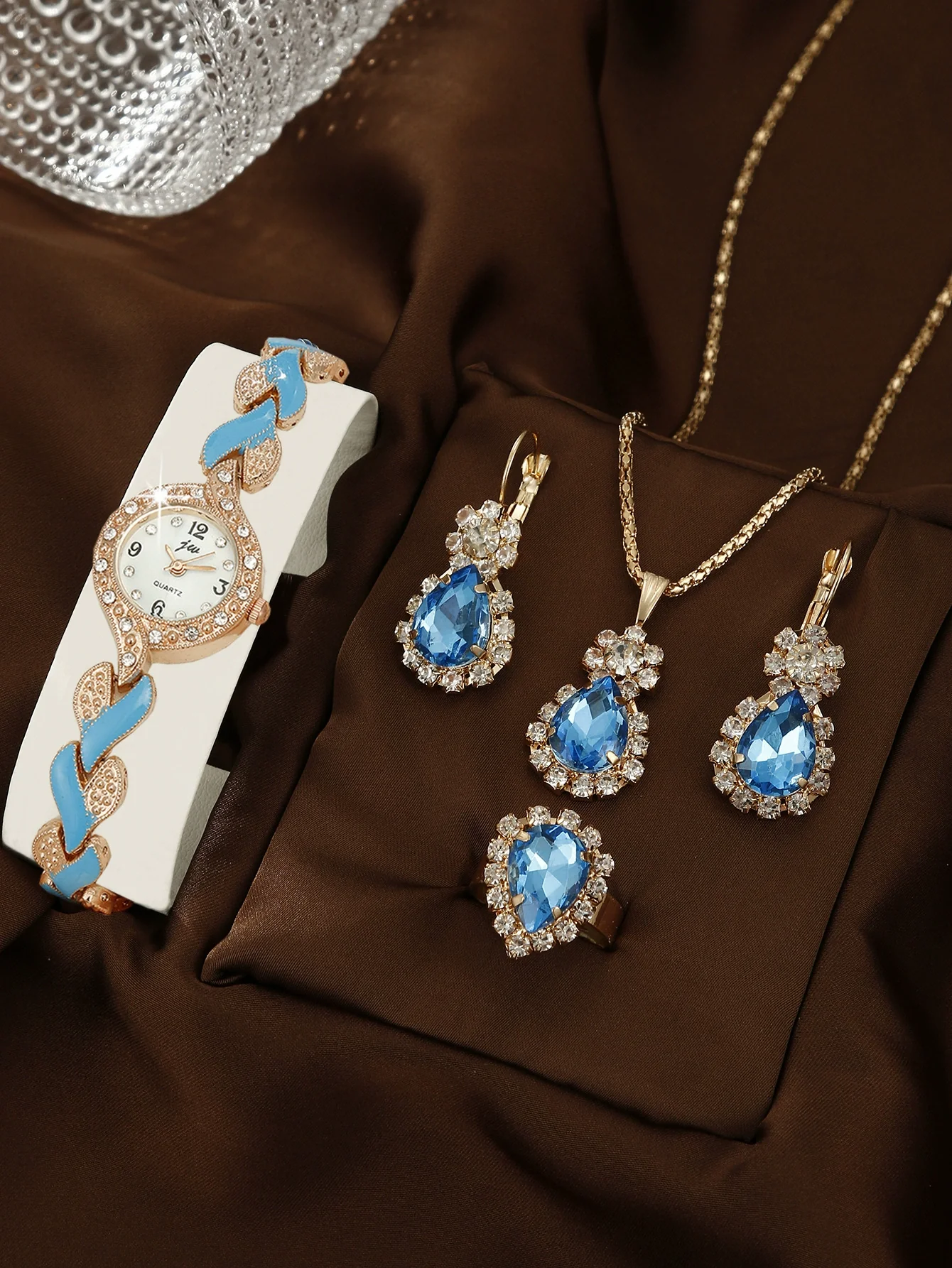 Women's Alloy Round Dial Quartz Watch And Leaf Bracelet Set - Image 10