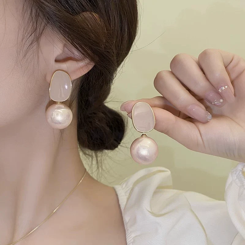 Women's Alloy S925 Silver Needle Champagne Pearl Geometric Electroplated Light Luxury Elegant Earrings - Image 2