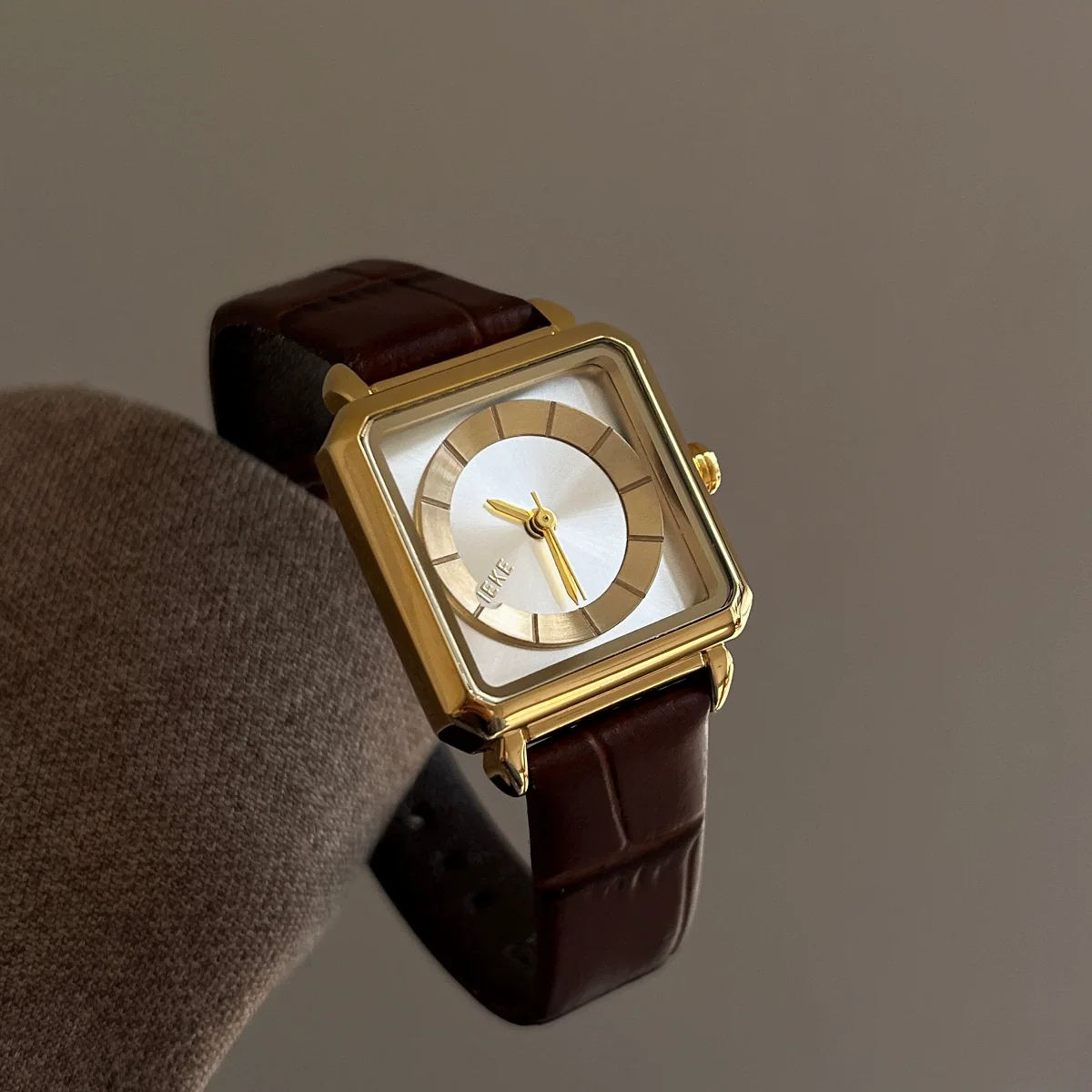 Women's Alloy Square Dial Medieval Style Simple Retro Watch