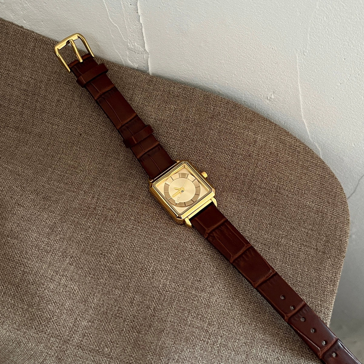 Women's Alloy Square Dial Medieval Style Simple Retro Watch - Image 6