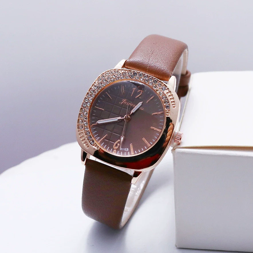 Women's Alloy Square Fashion Quartz Watch With Pu Strap And Diamondencrusted Design - Image 4