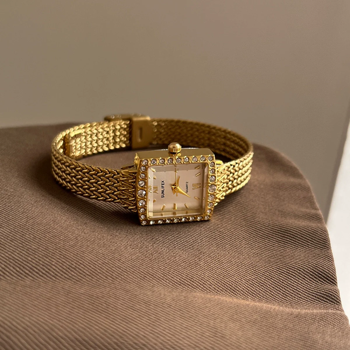Women's Alloy Stainless Steel Square Dial Retro Luxury Watch - Image 6