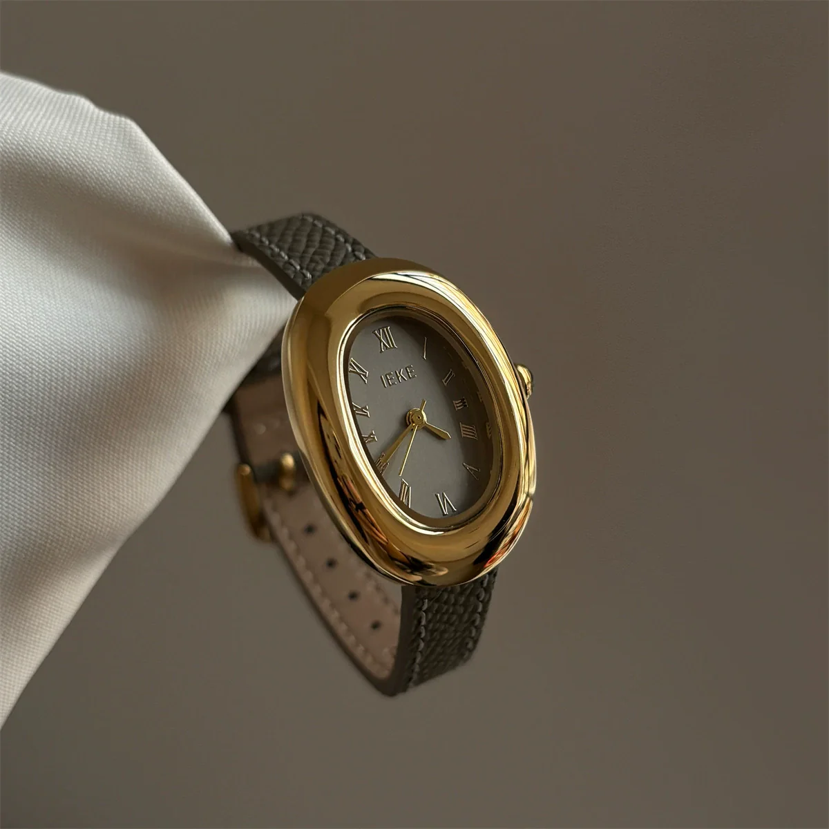 Women's Antique Retro Watch With Pu Belt And Metal Case - Image 4