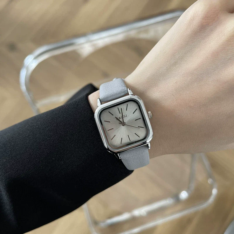 Women's Casual Alloy Case Quartz Watch With Blue Color And Square Shape - Image 5