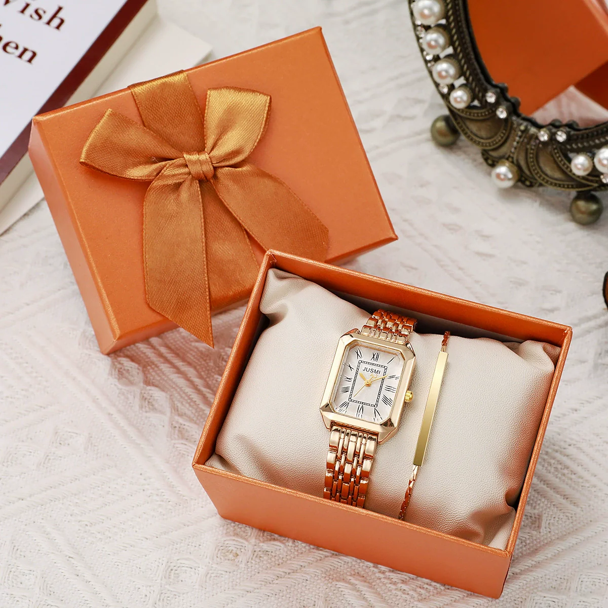 Women's Casual Alloy Case Stainless Steel Band Quartz Watch With Round Dial And Roman Scale