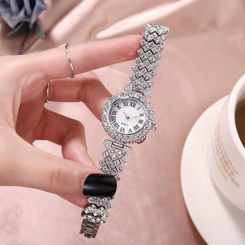 Women's Casual Alloy Watch With Roman Pattern And Round Dial - Image 4