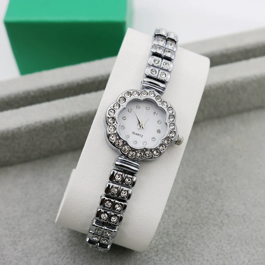 Women's Casual Metal And Stainless Steel Quartz Bracelet Watch With Round Dial - Image 6