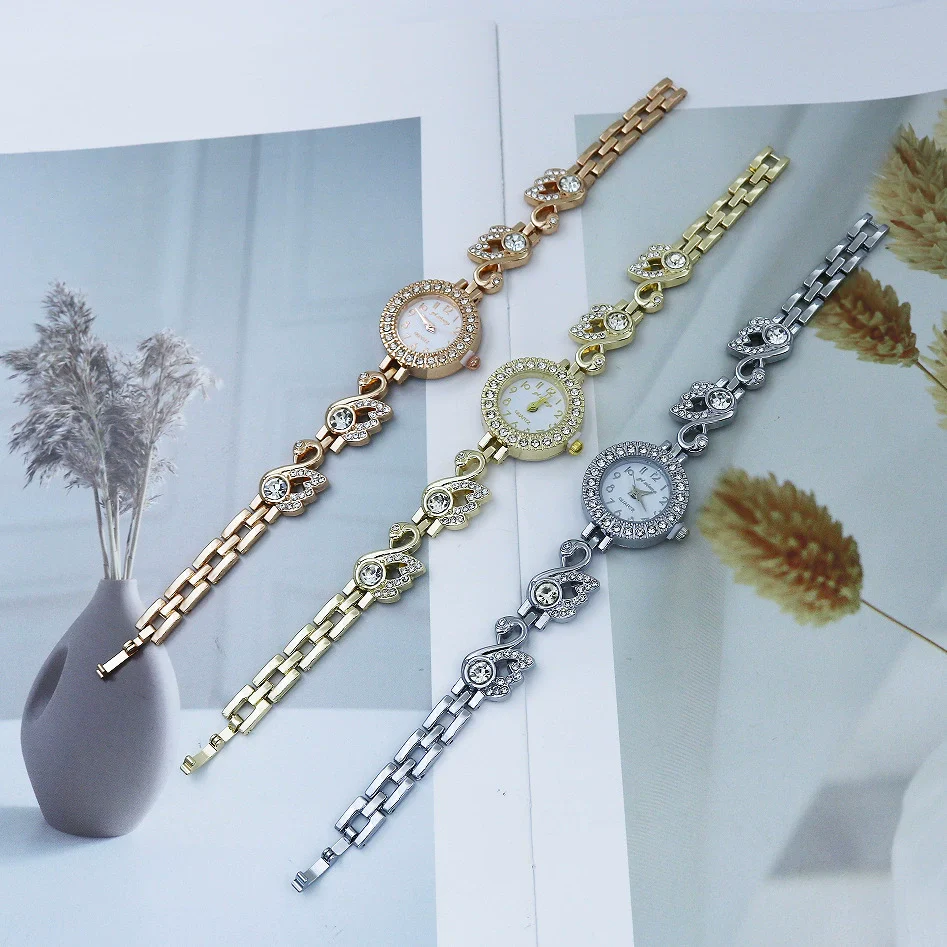Women's Casual Quartz Bracelet Watch Alloy Material Round Dial - Image 2