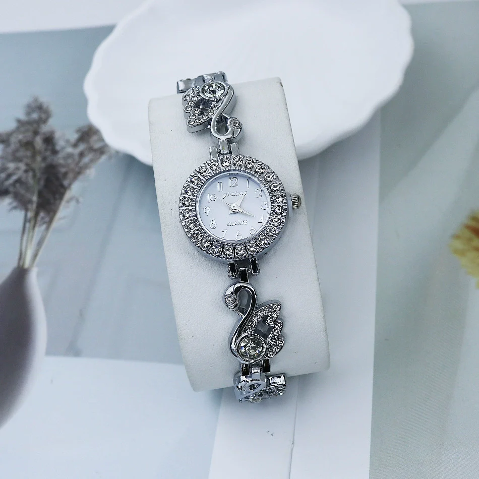 Women's Casual Quartz Bracelet Watch Alloy Material Round Dial - Image 4