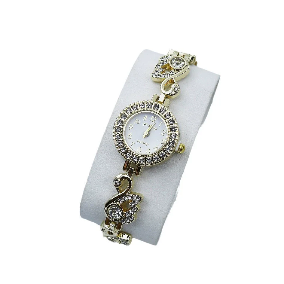 Women's Casual Quartz Bracelet Watch Alloy Material Round Dial - Image 5