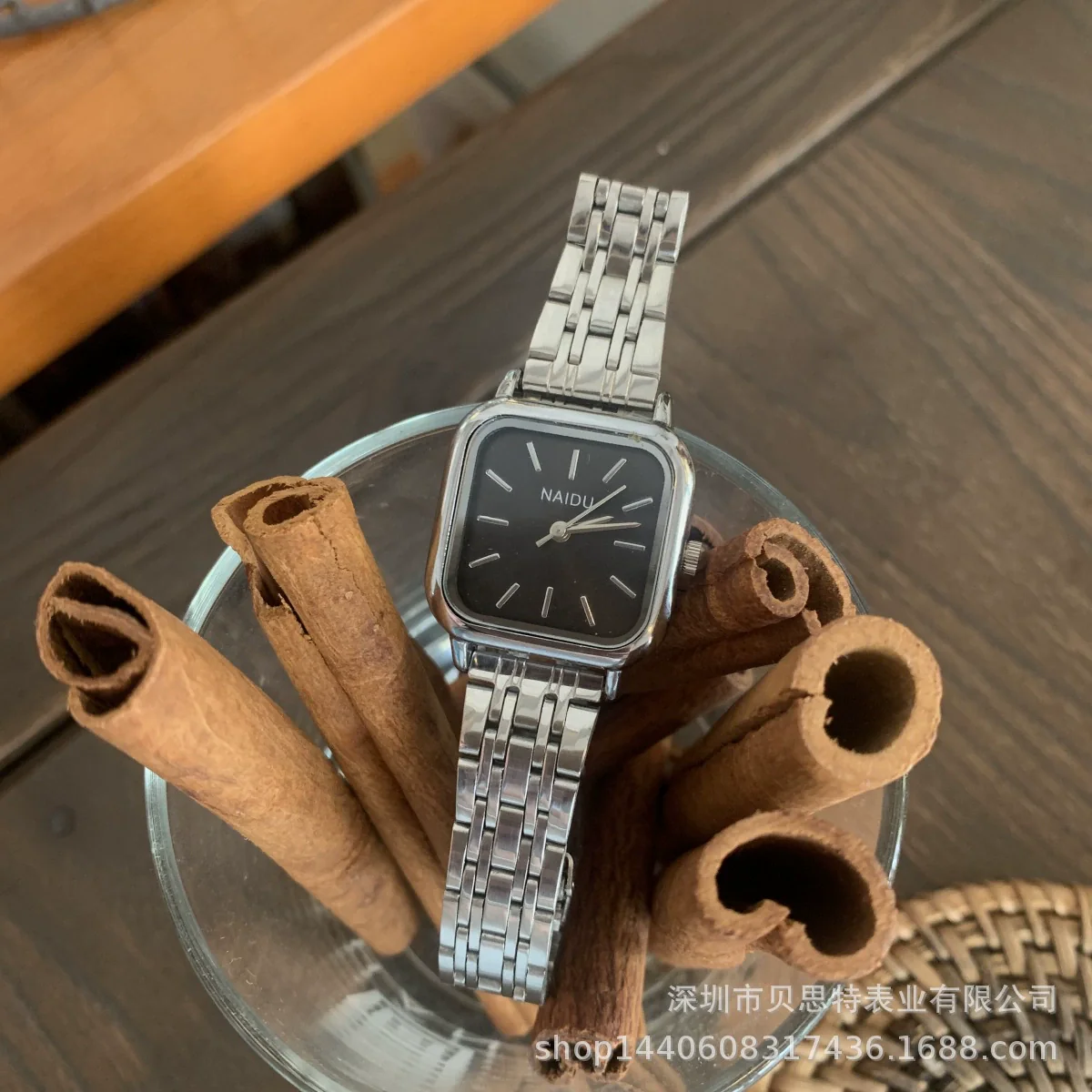 Women's Cold Style Square Alloy Case Steel Band Quartz Watch With Ordinary Glass Mirror - Image 8