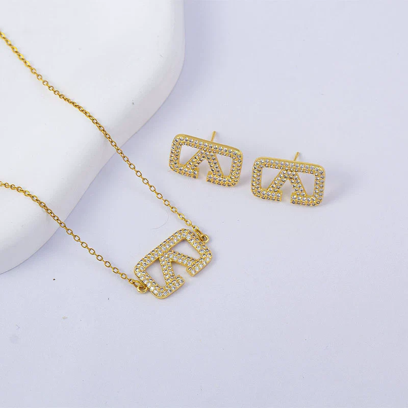 Women's Copper Geometric Light Luxury Electroplated Pendant Necklace With O Word Chain - Image 13