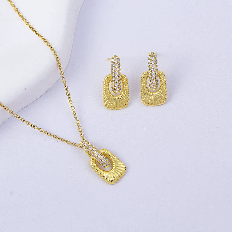 Women's Copper Geometric Light Luxury Electroplated Pendant Necklace With O Word Chain - Image 17