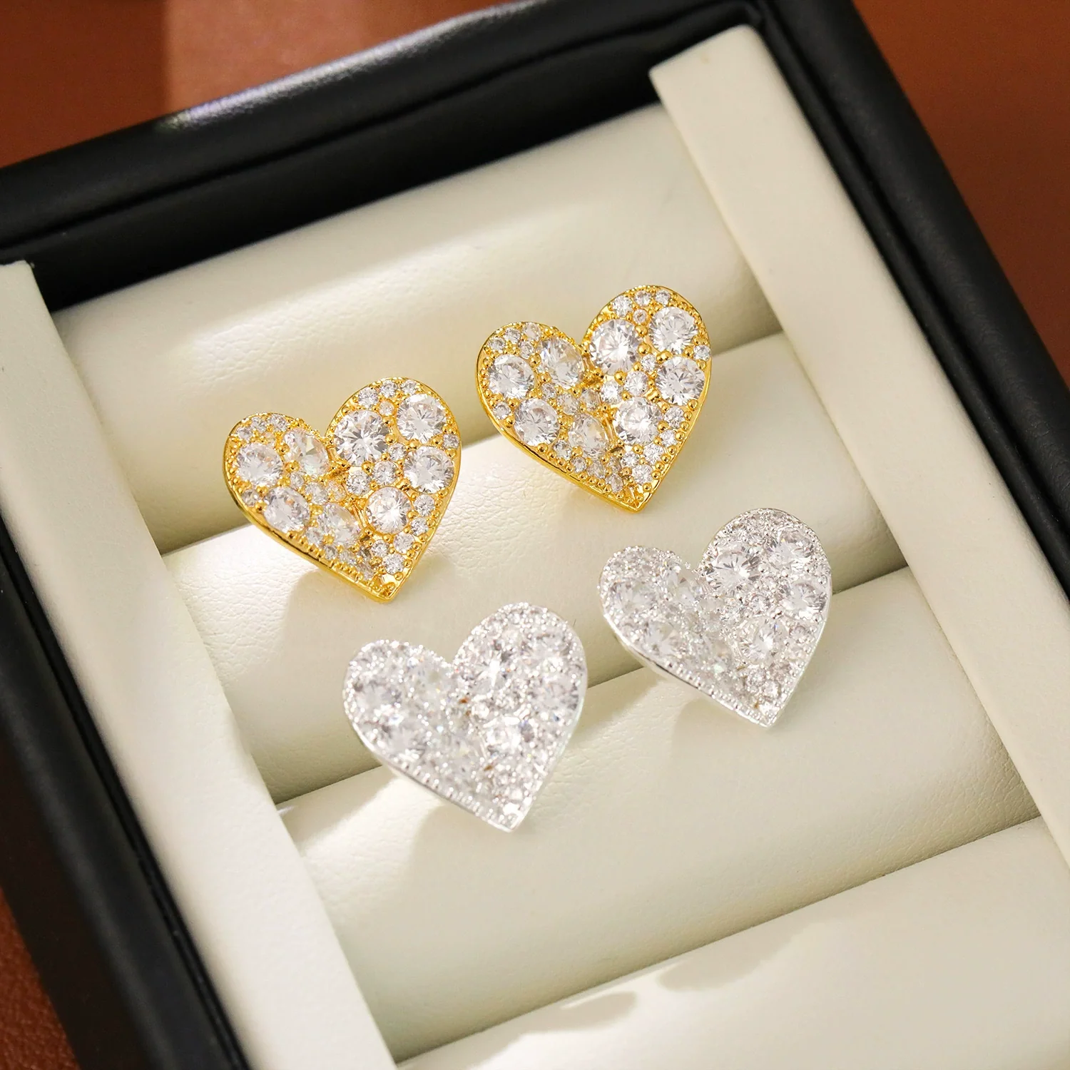 Women's Copper Heartshaped Geometric Earrings With Electroplating And Diamond Zircon Design - Image 3