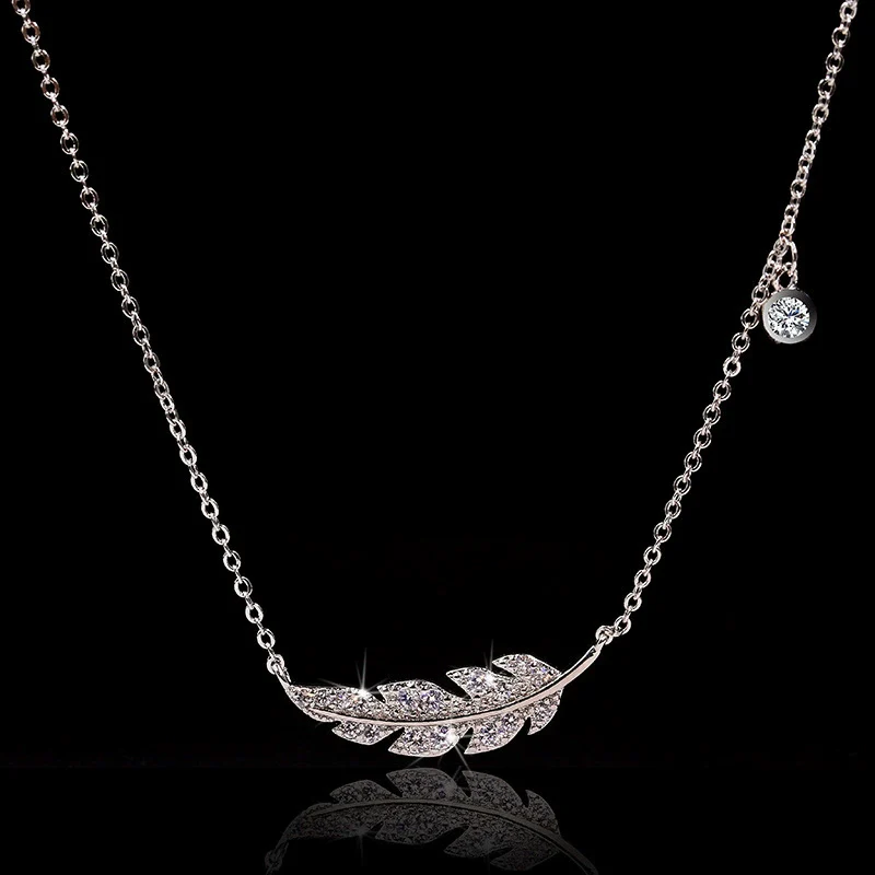 Women's Copper Leaf Necklace With Inlaid Zircon Pendant And Ochain Geometric Pattern Light Luxury Style