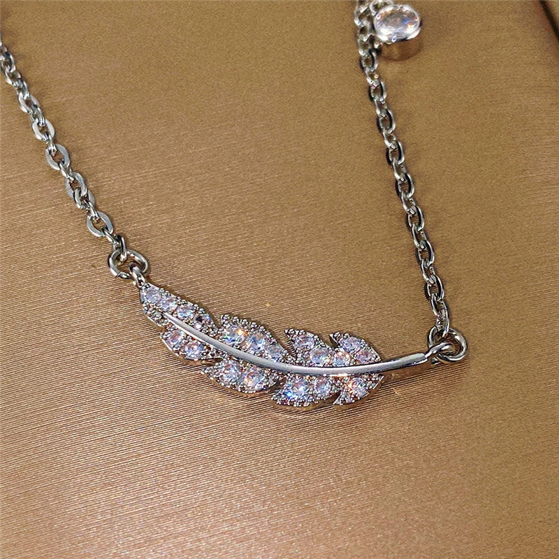 Women's Copper Leaf Necklace With Inlaid Zircon Pendant And Ochain Geometric Pattern Light Luxury Style - Image 2