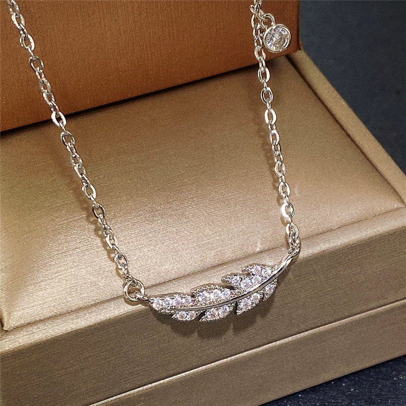Women's Copper Leaf Necklace With Inlaid Zircon Pendant And Ochain Geometric Pattern Light Luxury Style - Image 3