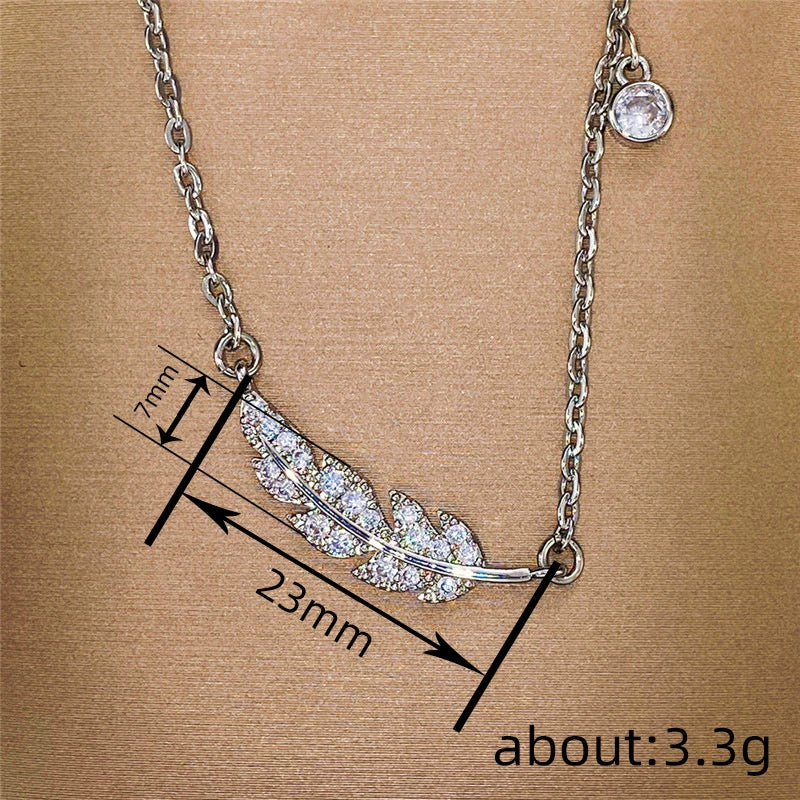 Women's Copper Leaf Necklace With Inlaid Zircon Pendant And Ochain Geometric Pattern Light Luxury Style - Image 5