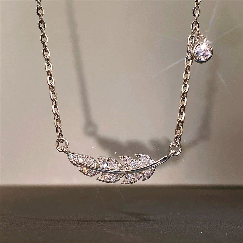 Women's Copper Leaf Necklace With Inlaid Zircon Pendant And Ochain Geometric Pattern Light Luxury Style - Image 6