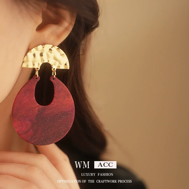 Women's Creative Retro Exaggerated Plastic And Resin Earrings With Geometric Design And Electroplating - Image 4