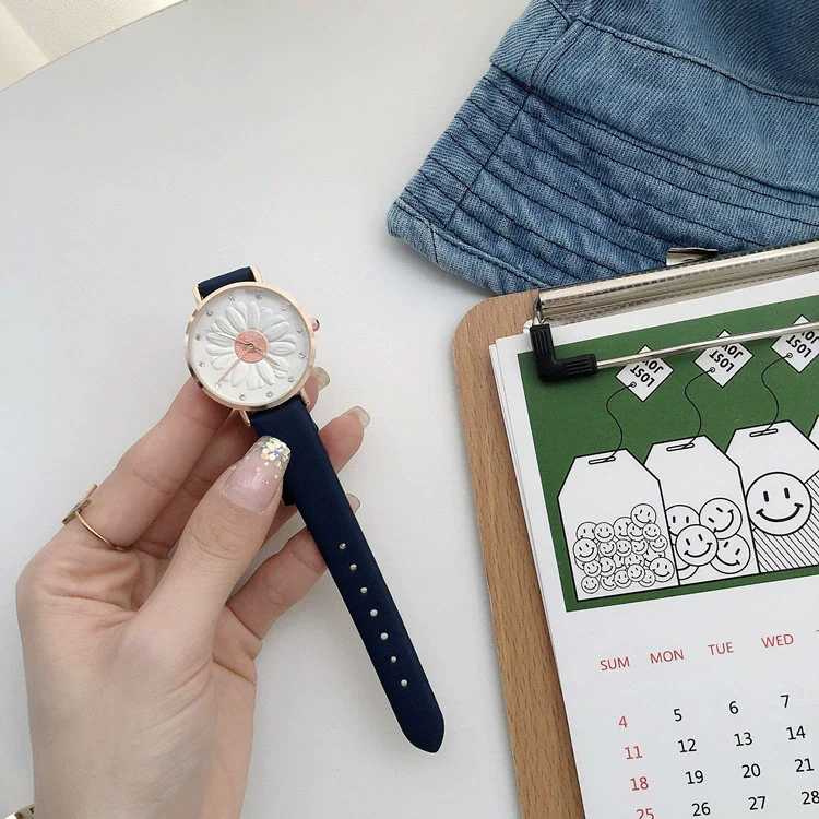 Women's Daisy Watch Alloy Case Ordinary Glass Mirror 3D Relief Simple Elegant Leisure Style - Image 8