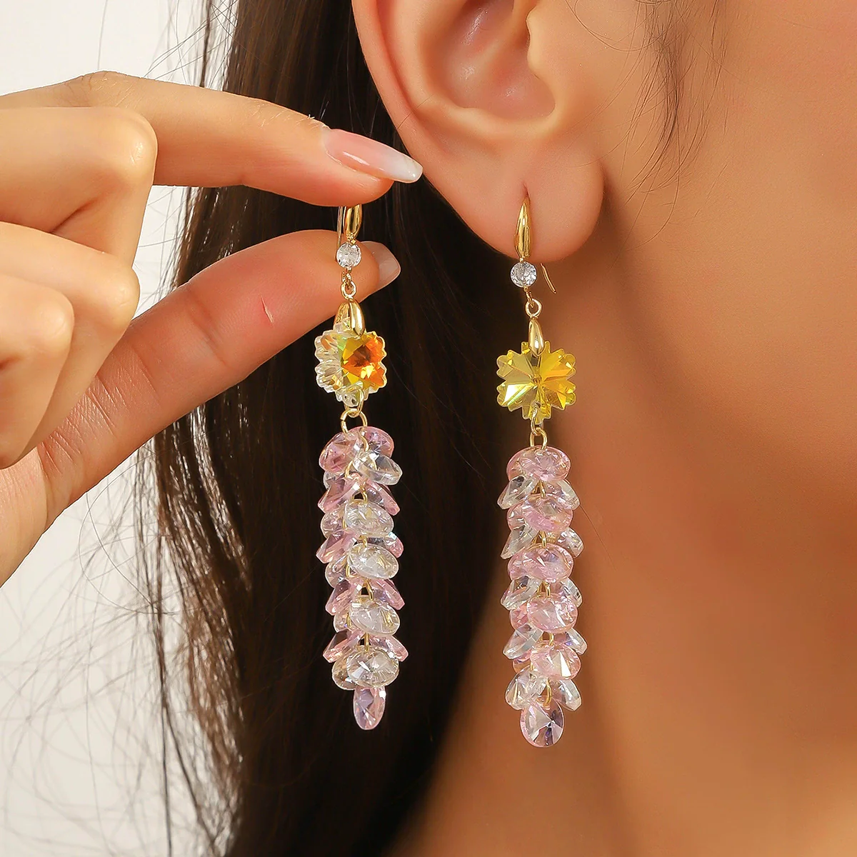 Women's Exquisite Artificial Crystal Earrings With Geometric Pattern In Light Luxury Style