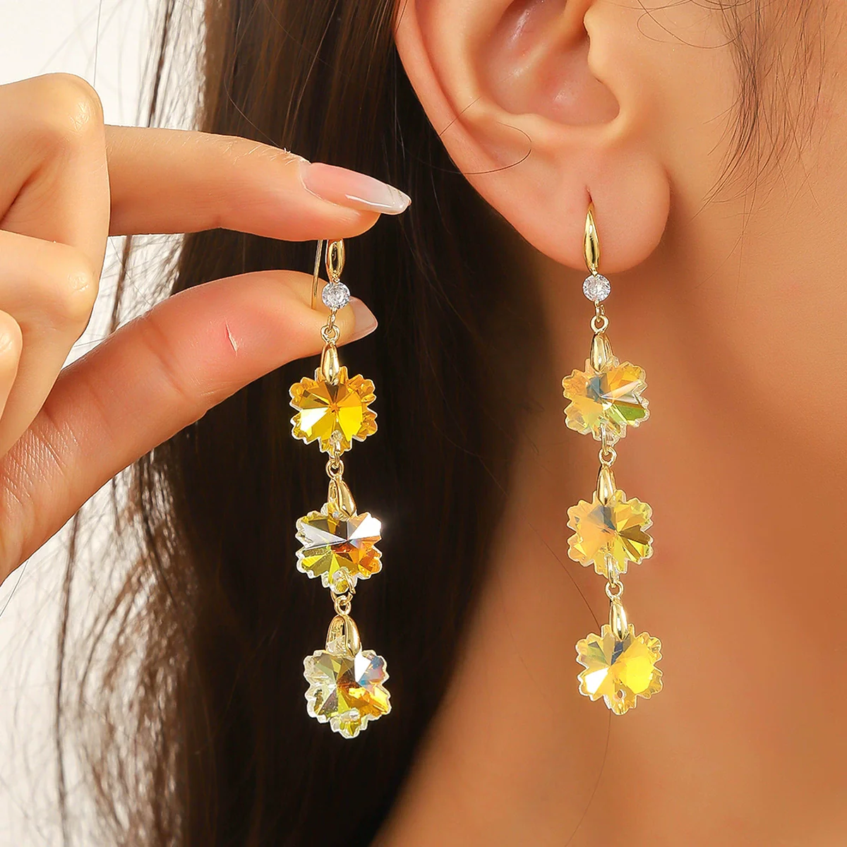 Women's Exquisite Artificial Crystal Earrings With Geometric Pattern In Light Luxury Style - Image 3