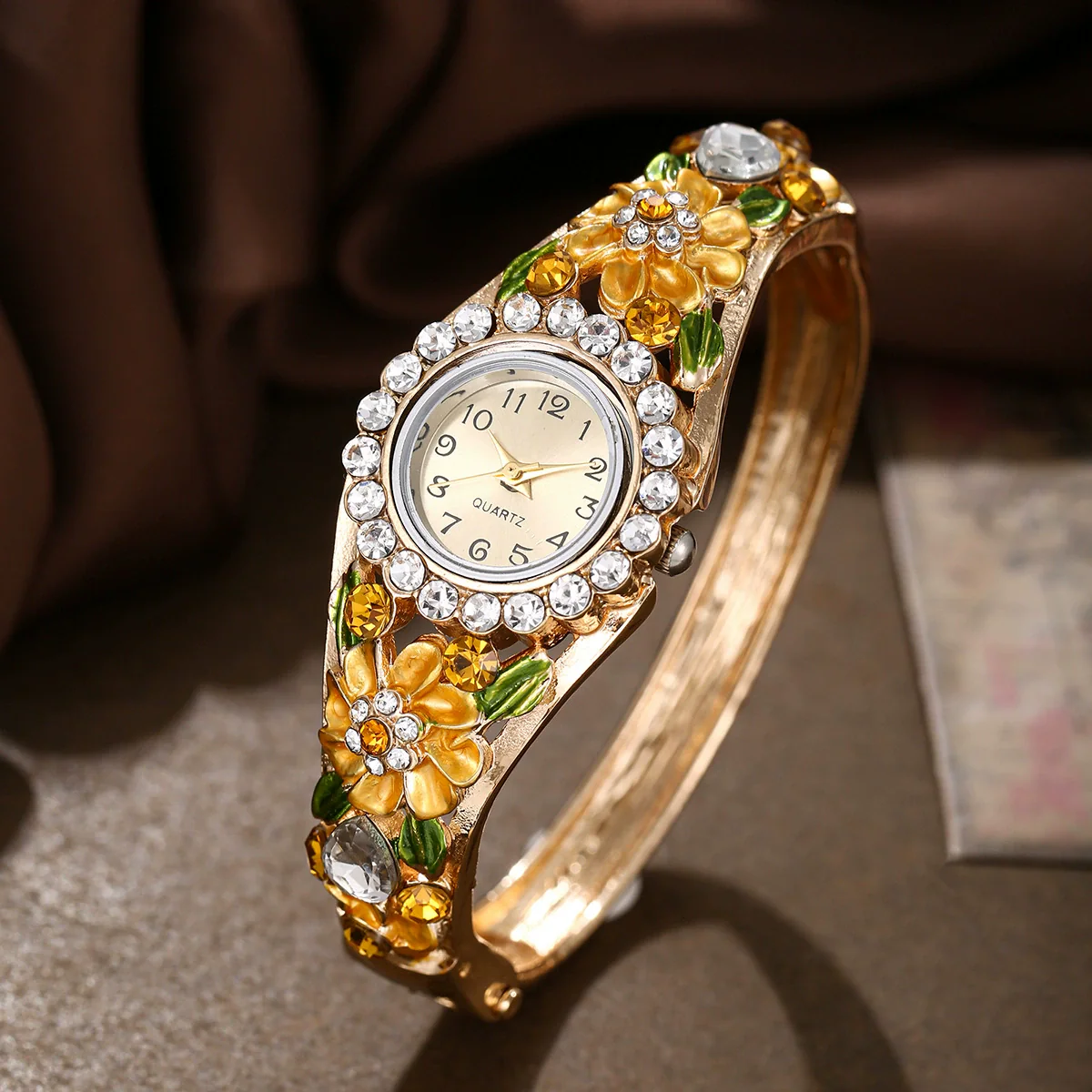 Women's Fashion Alloy Quartz Watch With Diamonddecorated Carved Flower And Round Dial - Image 3