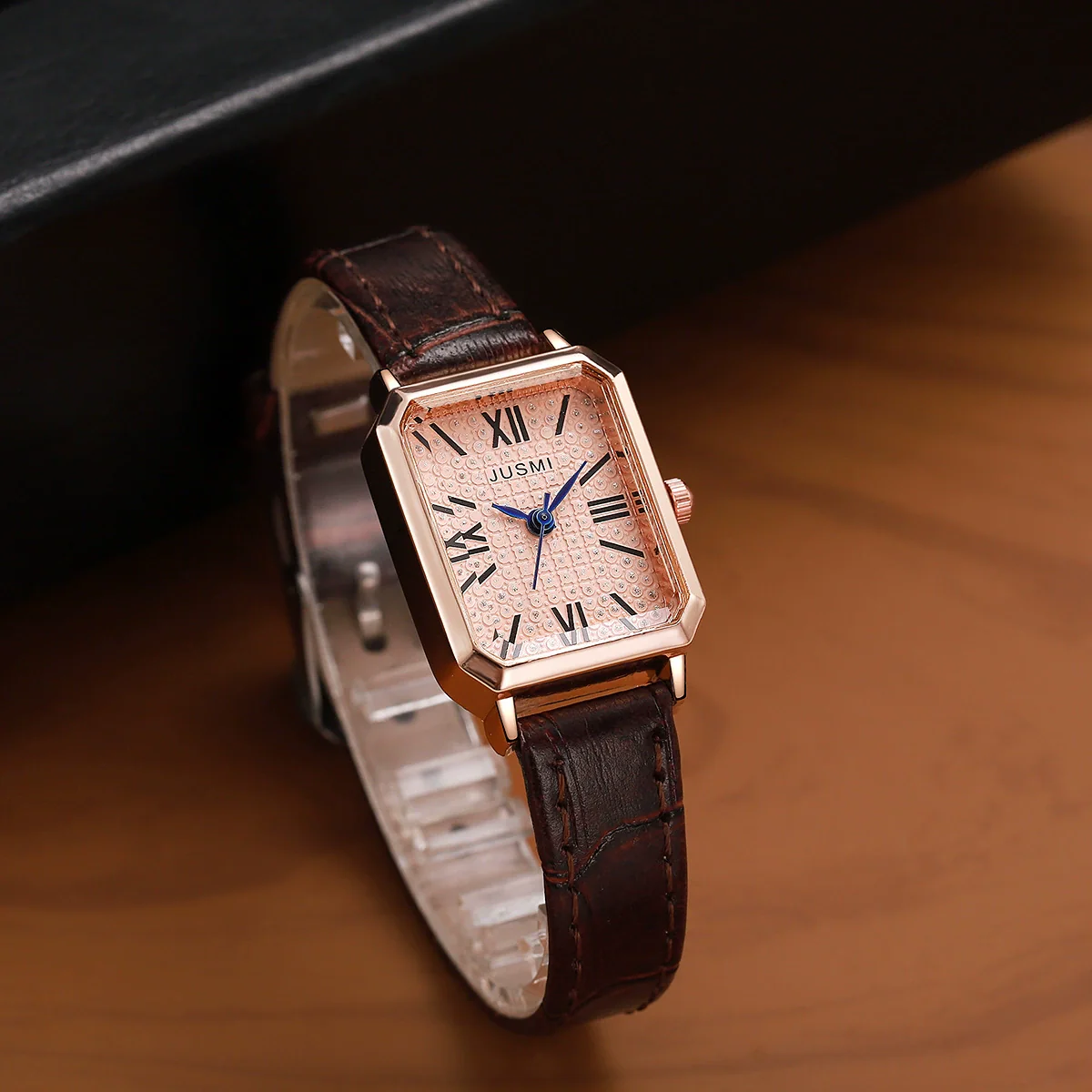 Women's Fashion Quartz Watch With Alloy Strap And Case Round Dial - Image 3