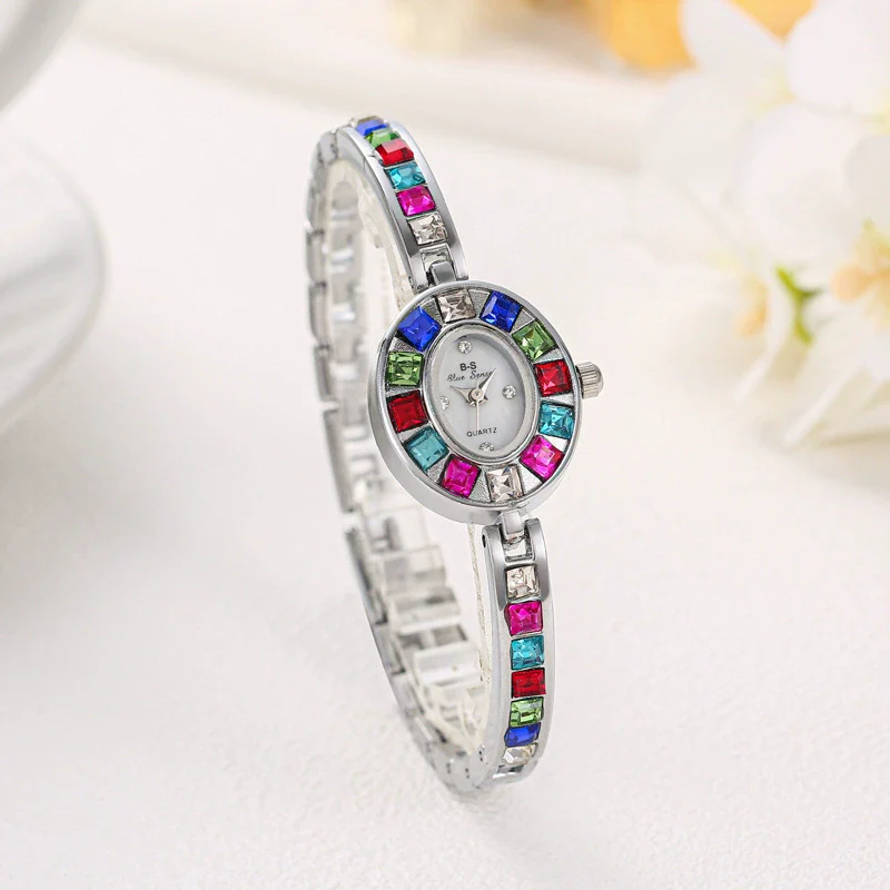 Women's Fashionable Light Luxury Quartz Wrist Watch With Alloy Material And Oval Dial - Image 3