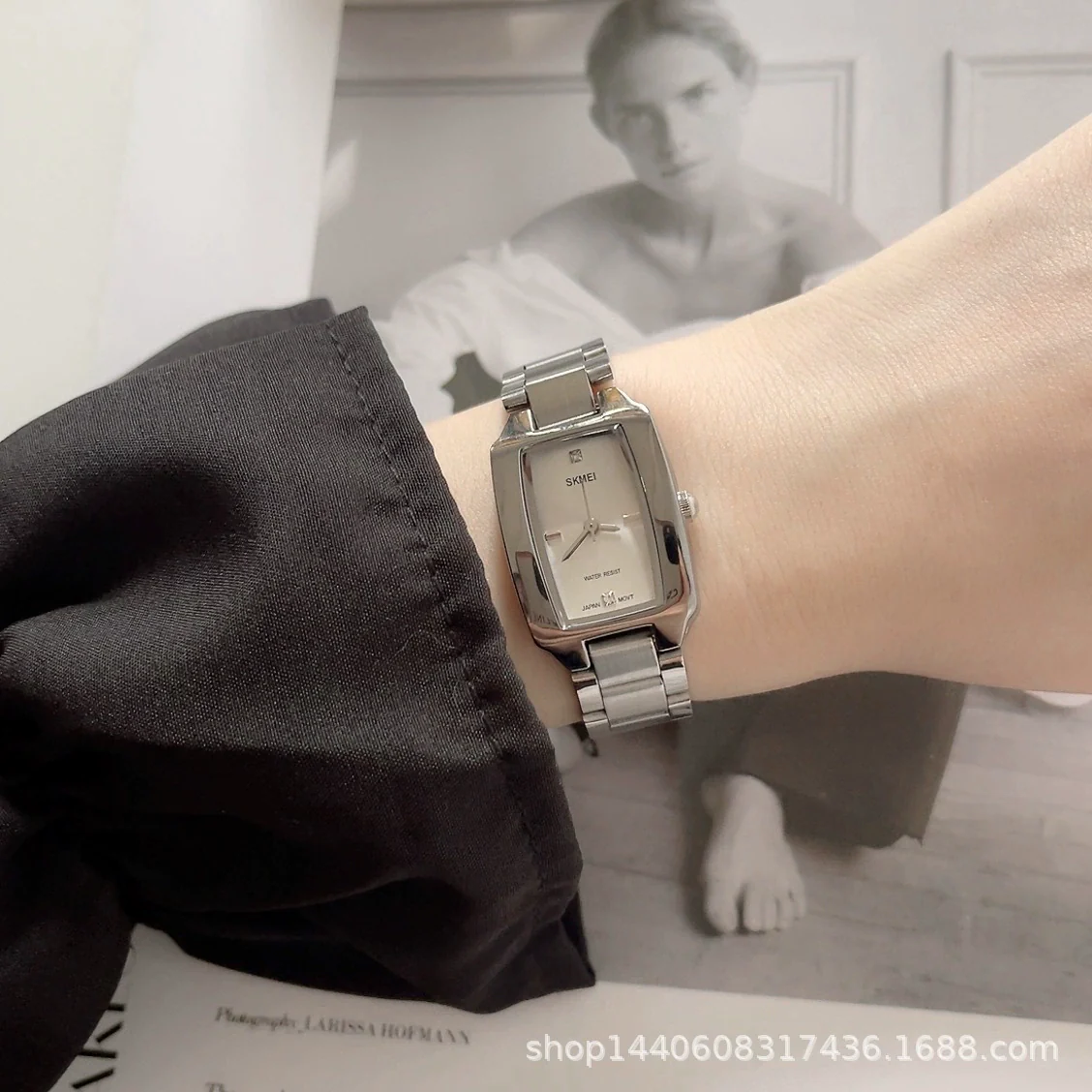 Women's Fashionable Light Luxury Rectangular Alloy Belt Waterproof Quartz Watch With Diamond Embedded - Image 4
