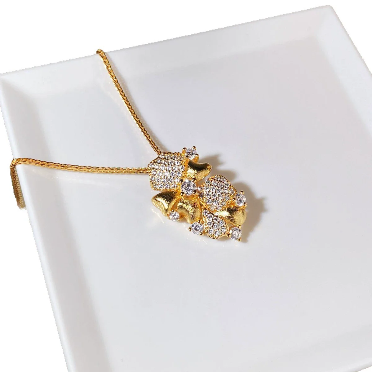 Women's Handmade S925 Sterling Silver Geometric Flower Necklace With Electroplating And Diamonds Zircon High Carbon Diamond On O Word Chain - Image 4