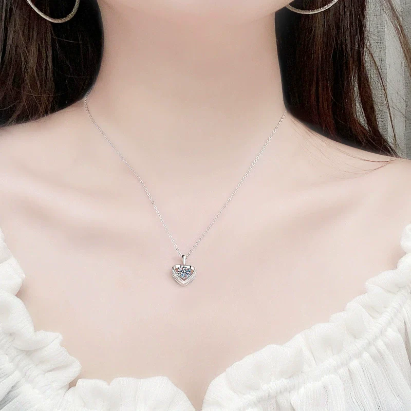 Women's Highend Moissanite 925 Silver Heartshaped Pendant Necklace - Image 3