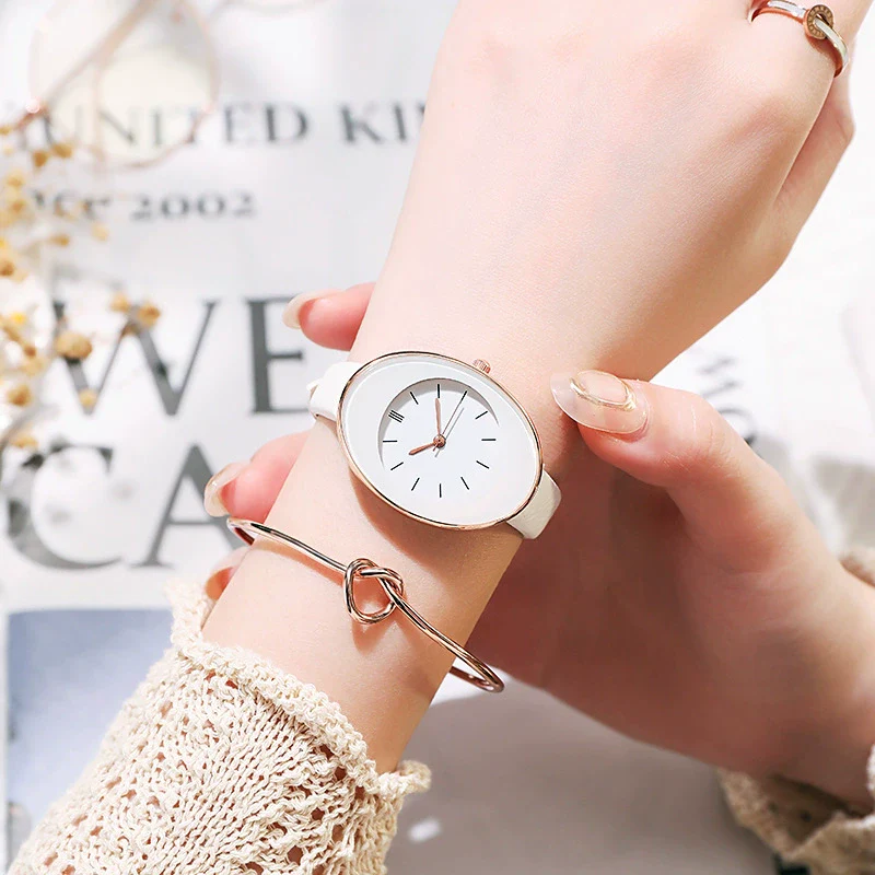 Women's Leisure Alloy Case Quartz Watch With Imitation Leather Strap And Stainless Steel Clasp Round Dial