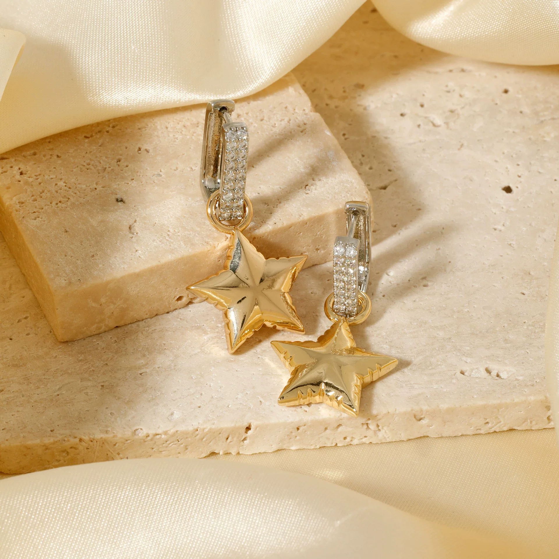Women's Light Luxury Copper Earrings With Heart And Geometric Patterns And Electroplating Treatment - Image 3