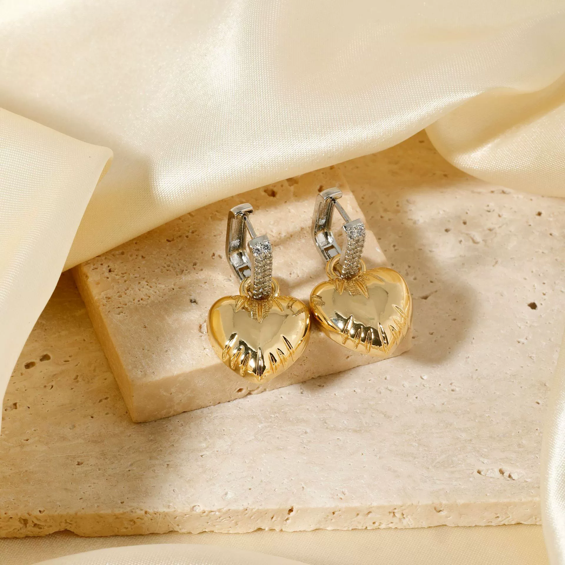 Women's Light Luxury Copper Earrings With Heart And Geometric Patterns And Electroplating Treatment - Image 4