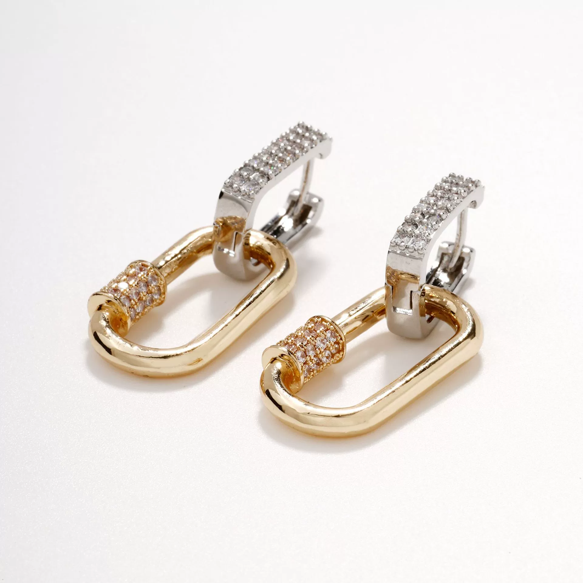 Women's Light Luxury Copper Earrings With Heart And Geometric Patterns And Electroplating Treatment - Image 5